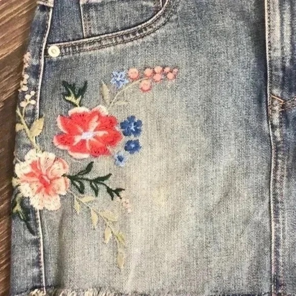 ❄️ Express | Denim Boho Embroidered Mini Skirt Size 0 - Picture 9 of 12